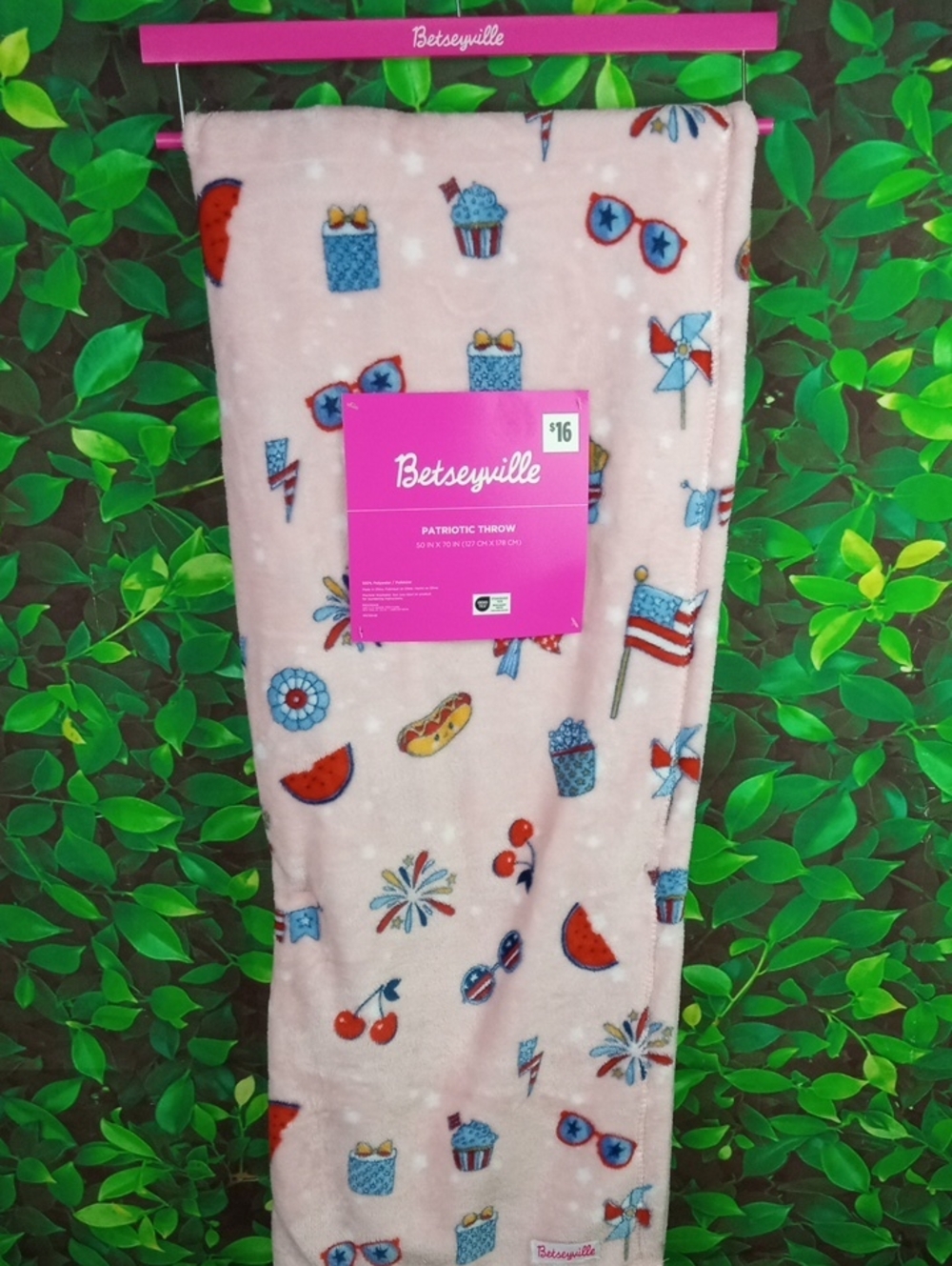 🏠🍒 Betseyville Pink Patriotic Pattern Plush Throw Blanket